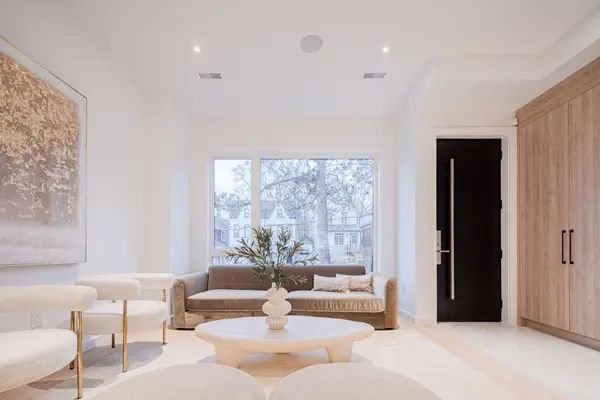 40 Morningside AVE, Toronto W01, ON M6S 1C4