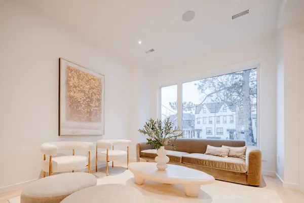 40 Morningside AVE, Toronto W01, ON M6S 1C4