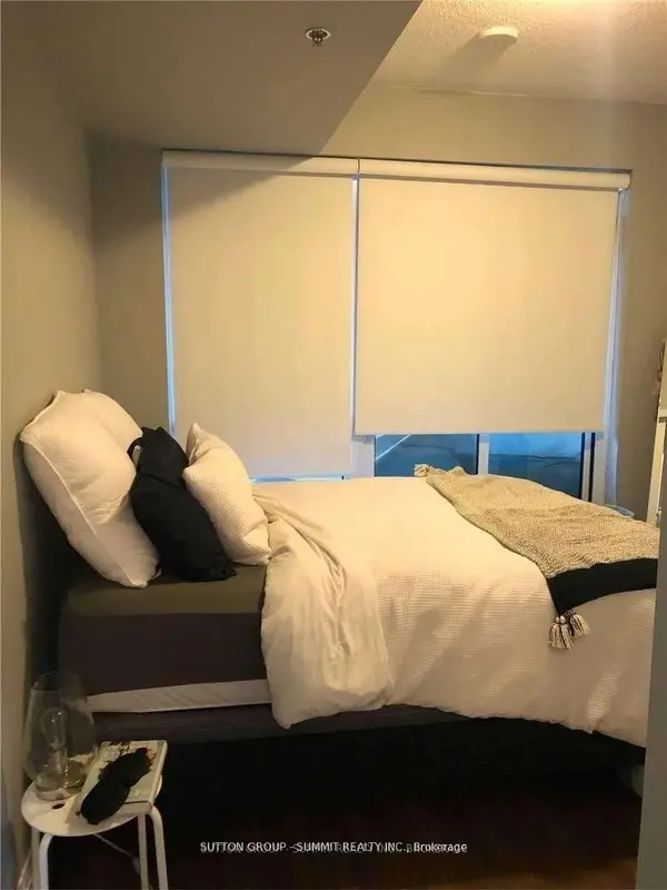 55 Speers RD #209, Oakville, ON L6K 0H9