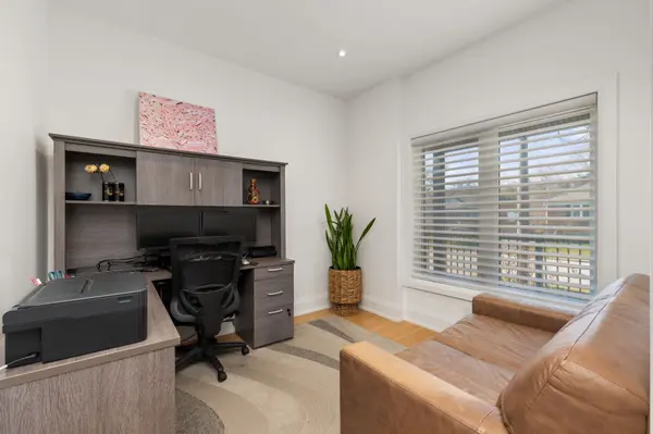 105 Winston Park BLVD, Toronto W05, ON M3K 1C4