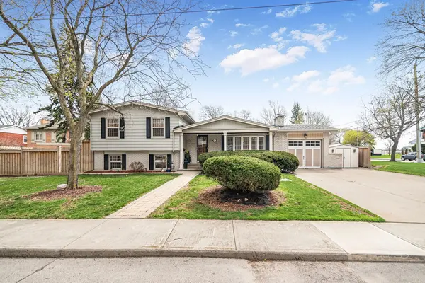 92 Auchmar RD, Hamilton, ON L9C 1C5