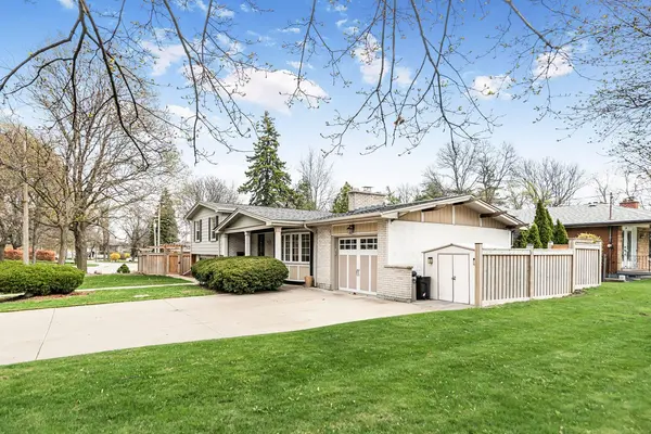 92 Auchmar RD, Hamilton, ON L9C 1C5