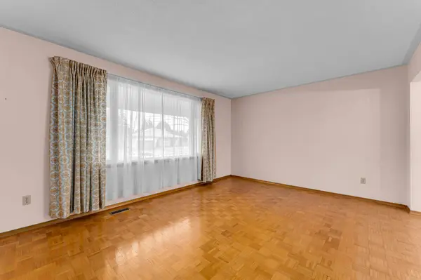 114 Braemar RD, Kingston, ON K7M 4B6