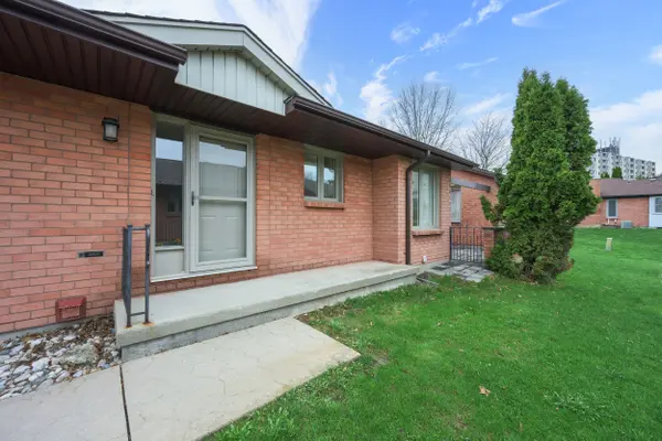 55 Fiddlers Green RD #24, London North, ON N6H 4J8