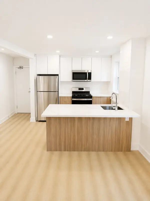 1024 King ST E #9, Hamilton, ON L8M 1C8