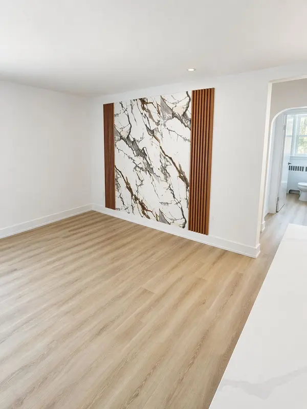 1024 King ST E #9, Hamilton, ON L8M 1C8