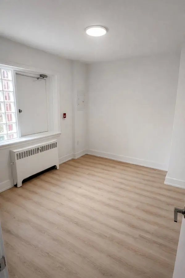 1024 King ST E #9, Hamilton, ON L8M 1C8