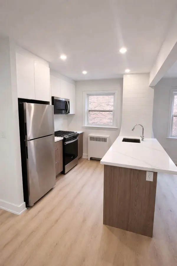 1024 King ST E #3, Hamilton, ON L8M 1C8