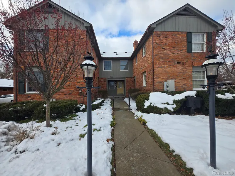 3810 Rochester RD, Royal Oak, MI 48073