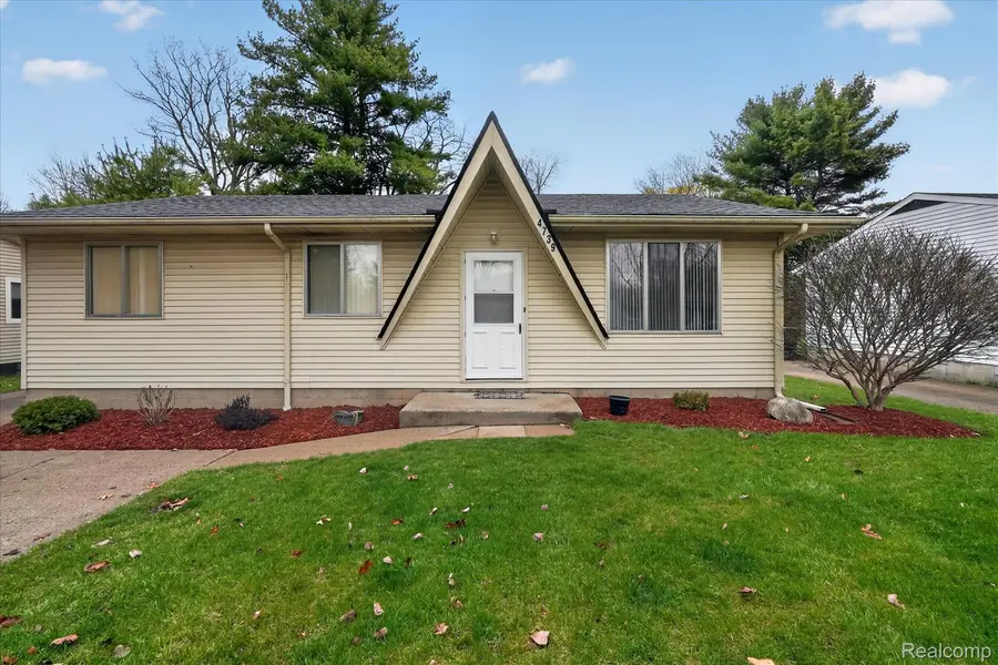 4739 Joan LN, Hamburg Township, MI 48169