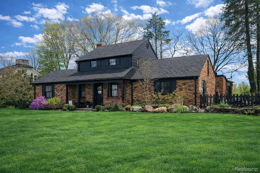 44451 Harmony LN, Van Buren Charter Township, MI 48111