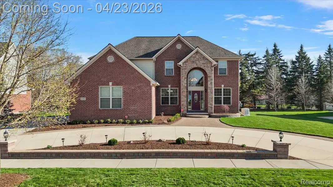 4366 S Lake LN, Shelby Charter Township, MI 48316