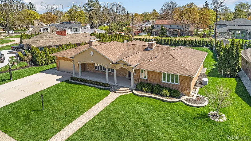 409 Crescent DR, Dearborn, MI 48124