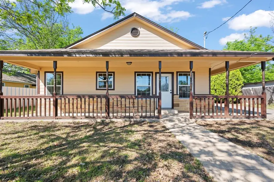 1103 Chase Avenue, Cleburne, TX 76031
