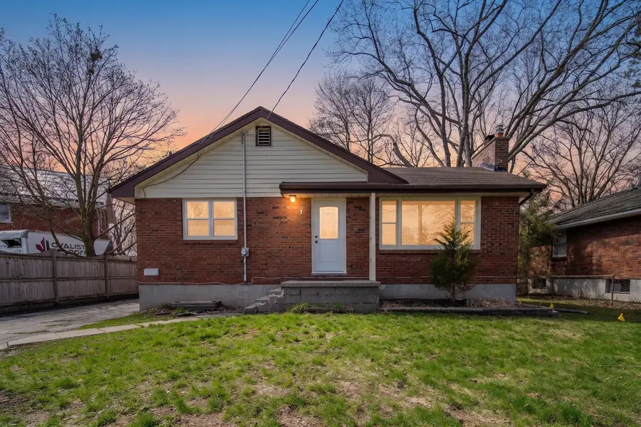 7 Benjamin ST, Belleville, ON K8P 1P6