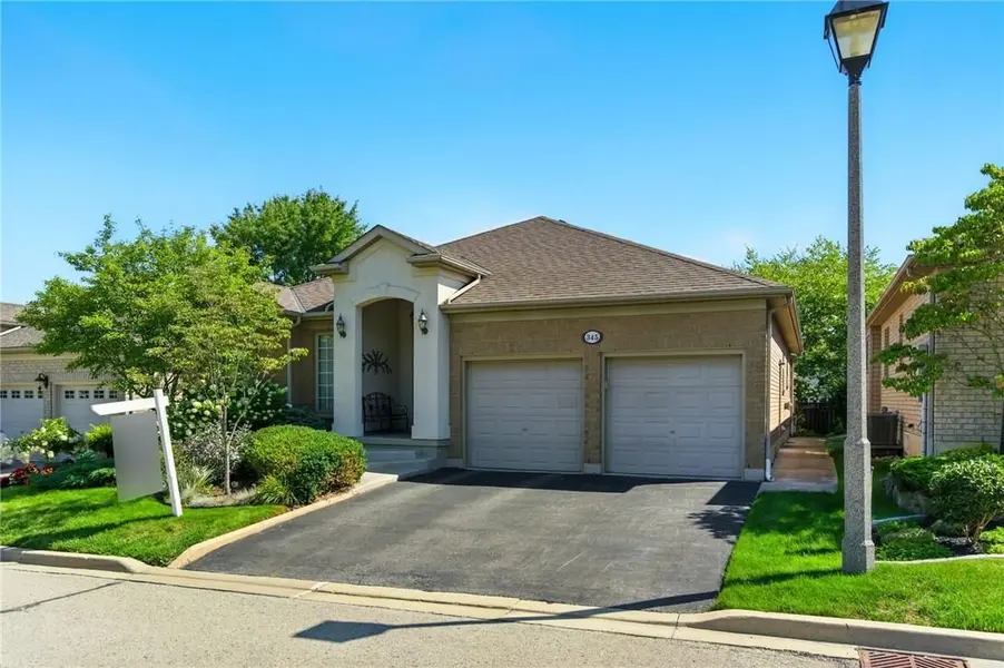 345 Southcote RD, Hamilton, ON L9G 5C4