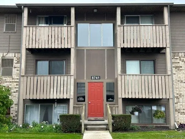 8741 GREEN WILLOW ST #11, Brighton, MI 48116