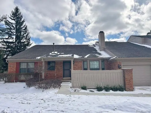 7305 Meadowridge CIR #28, West Bloomfield Charter Township, MI 48322