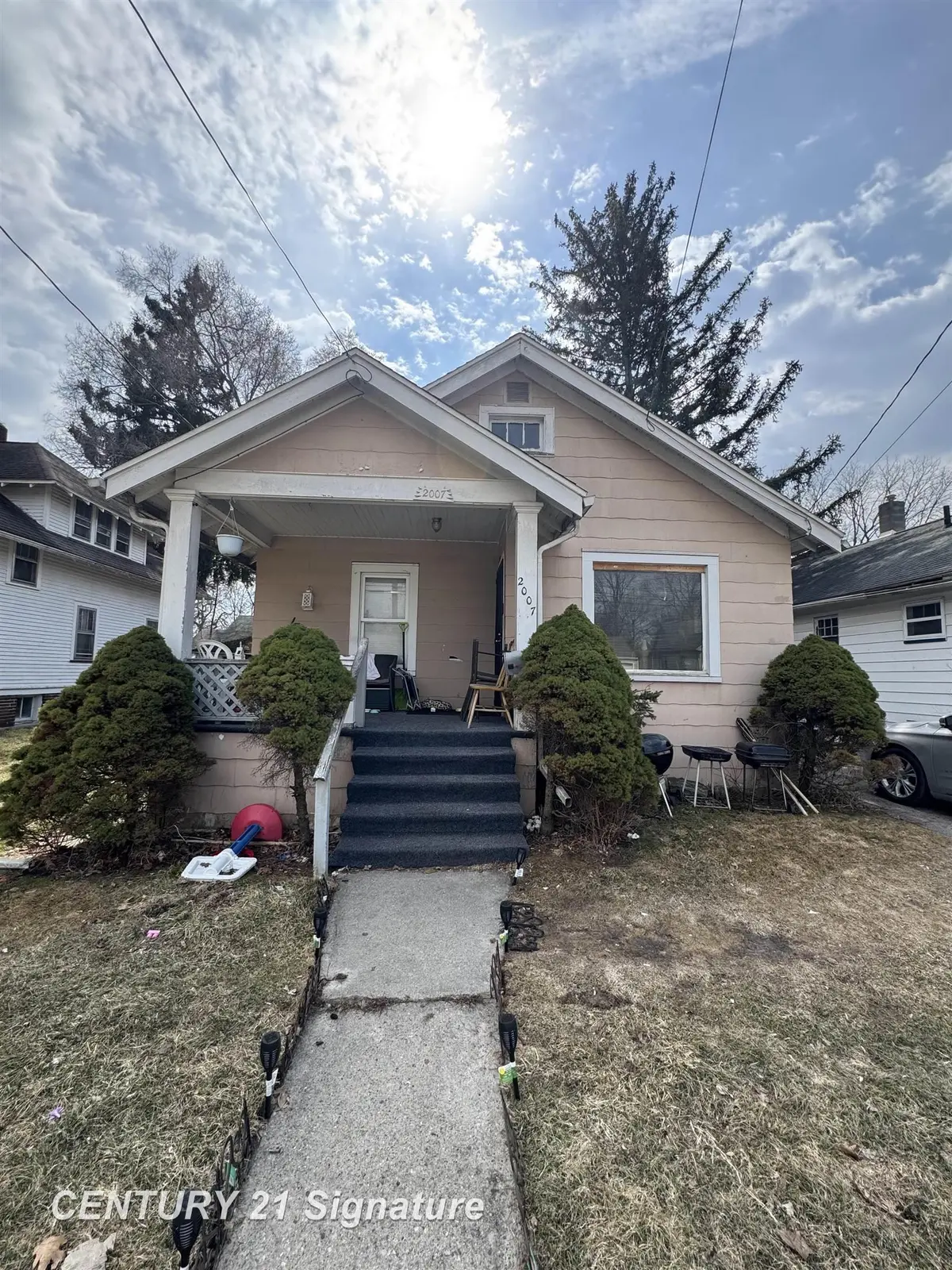 2007 W Genesee AVE, Saginaw, MI 48602