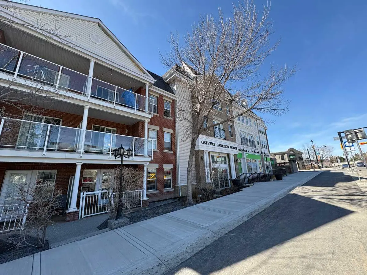 2233 34 AVE SW #321, Calgary, AB T2T 6N2