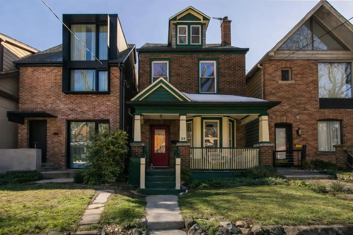 25 Helena AVE, Toronto C02, ON M6G 2H3