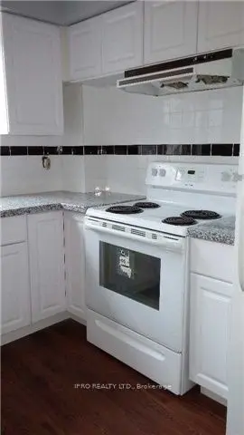 182 Ruggles AVE #3, Richmond Hill, ON L4C 1Y4