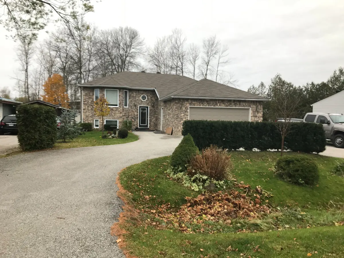 882 Pine Ave AVE #Near Lake, Innisfil, ON L0L 1W0