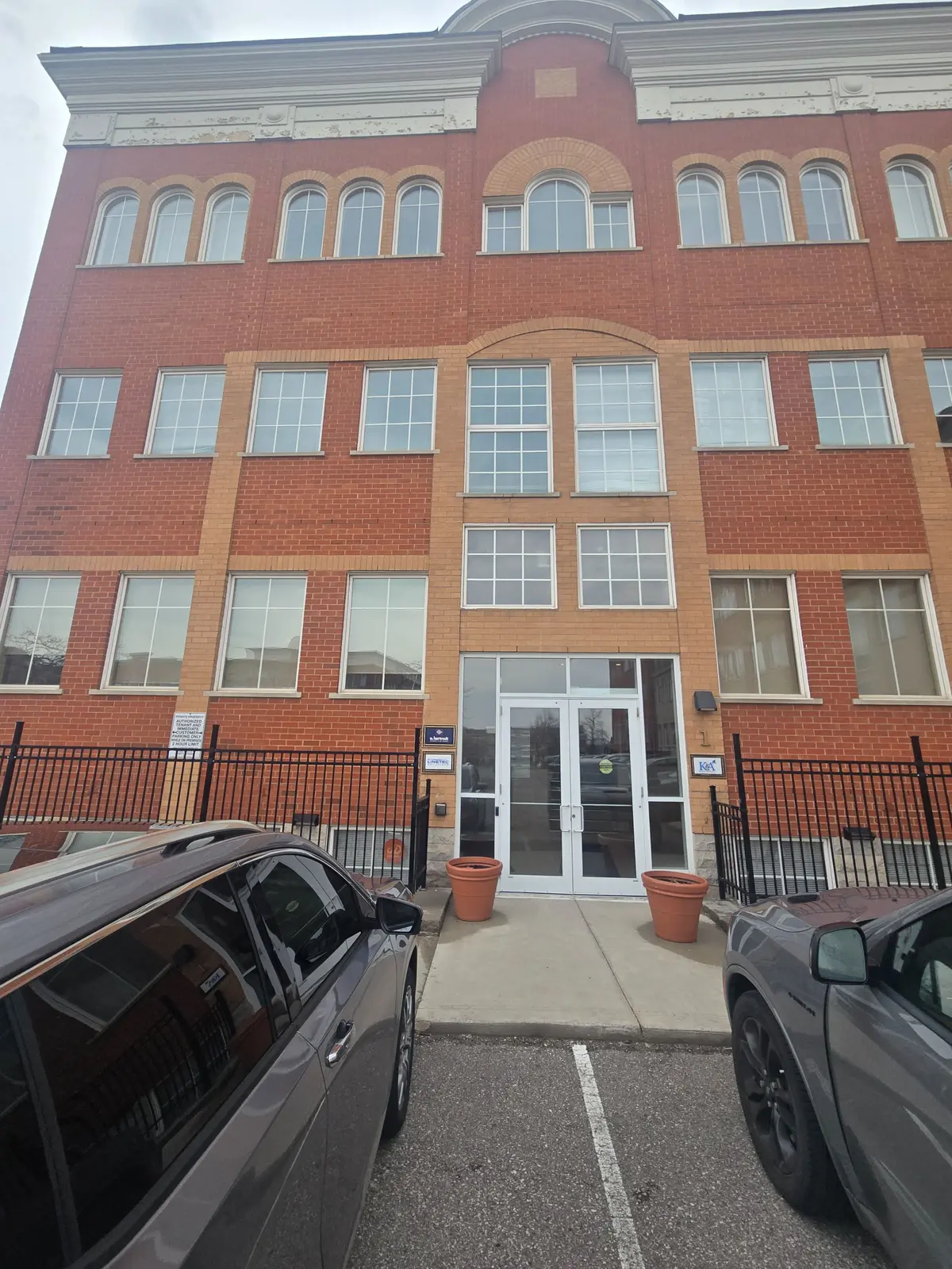 5025 Orbitor DR #1/300, Mississauga, ON L4W 4Y5