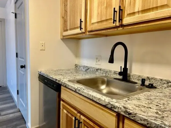 8741 GREEN WILLOW ST #11, Brighton, MI 48116