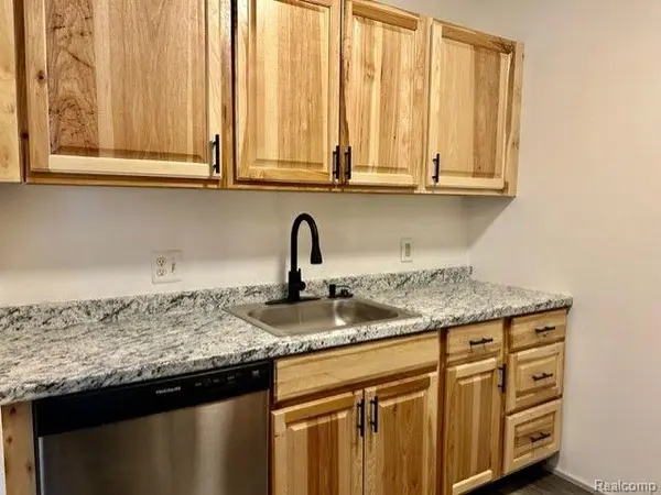 8741 GREEN WILLOW ST #11, Brighton, MI 48116