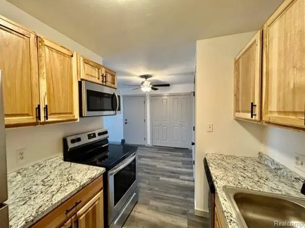 8741 GREEN WILLOW ST #11, Brighton, MI 48116