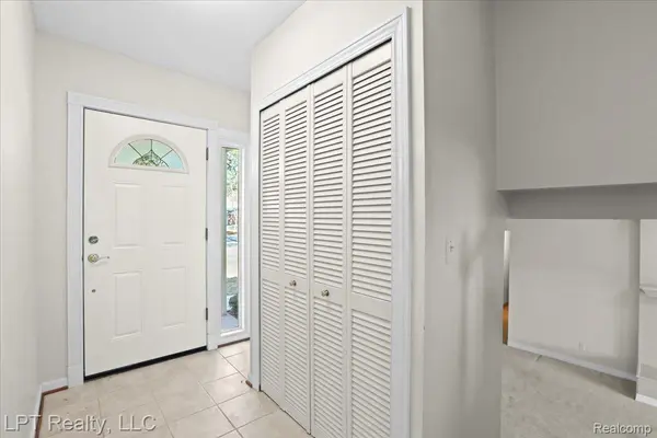 6378 Emerald Lake DR, Troy, MI 48085