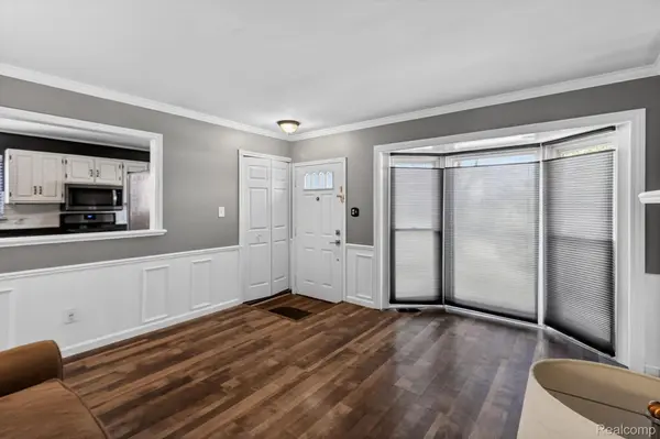 15720 Regina AVE, Allen Park, MI 48101