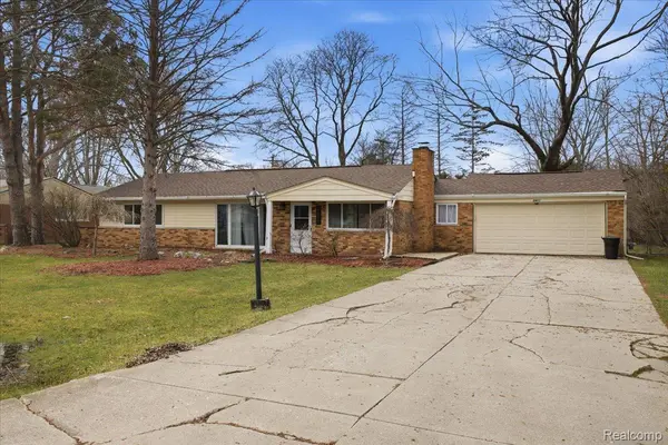 2455 Ivanhoe DR, West Bloomfield Charter Township, MI 48324