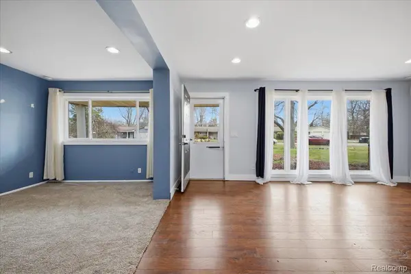 2455 Ivanhoe DR, West Bloomfield Charter Township, MI 48324