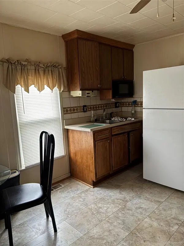 15151 Drysdale ST, Southgate, MI 48195