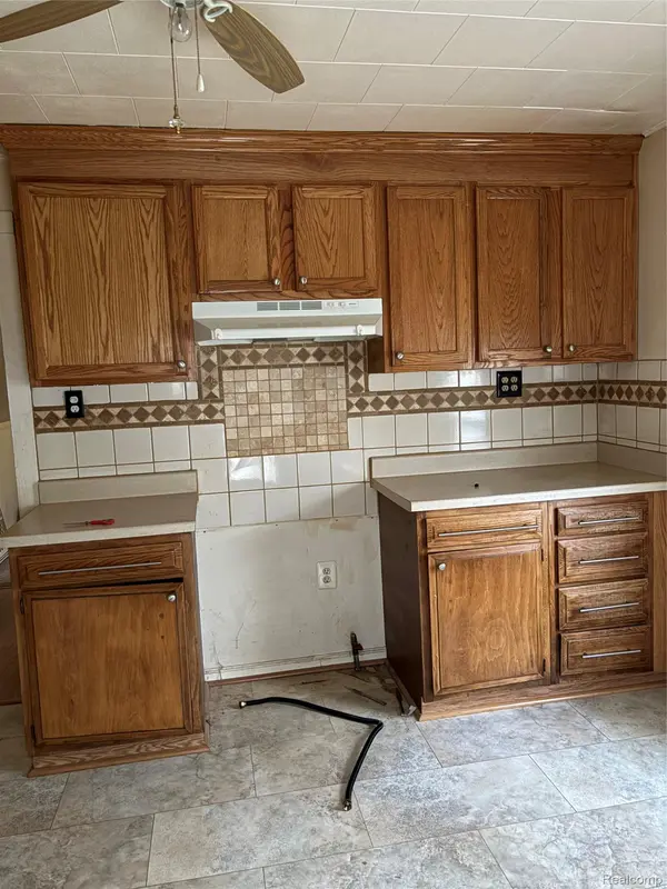 15151 Drysdale ST, Southgate, MI 48195