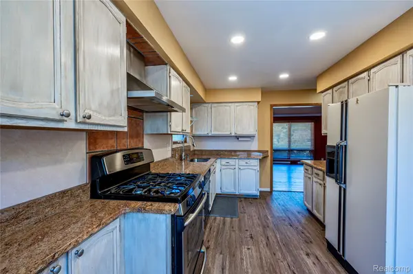 3915 Parkview DR, Royal Oak, MI 48073