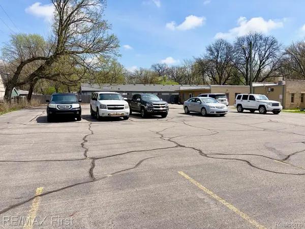 1202 Catalpa DR, Royal Oak, MI 48067