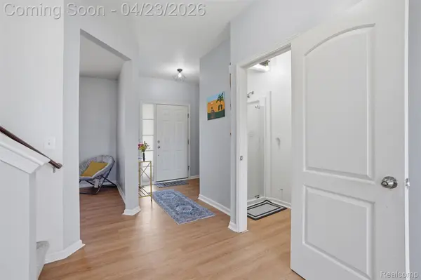 59625 Twin Pines DR, Lyon Charter Township, MI 48165