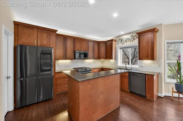 1215 Riverside ST, Milford Village, MI 48381