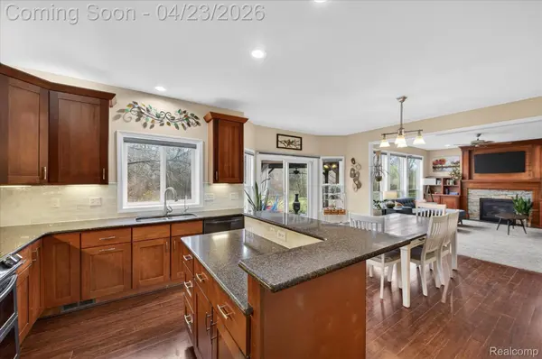 1215 Riverside ST, Milford Village, MI 48381