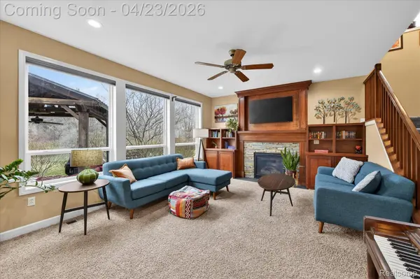 1215 Riverside ST, Milford Village, MI 48381