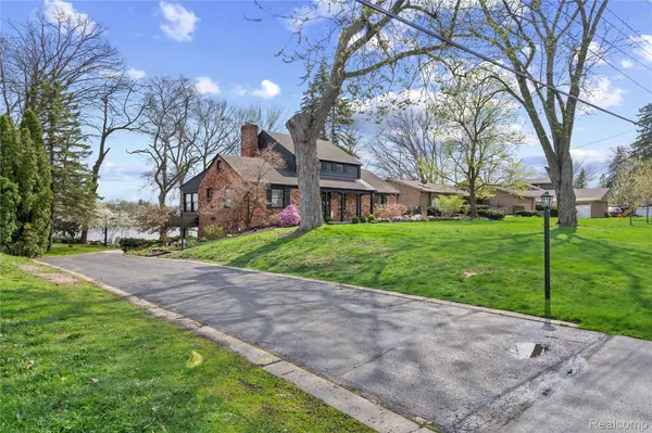 44451 Harmony LN, Van Buren Charter Township, MI 48111