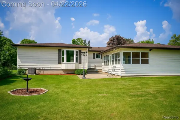 3161 Eastgate ST, Burton, MI 48519