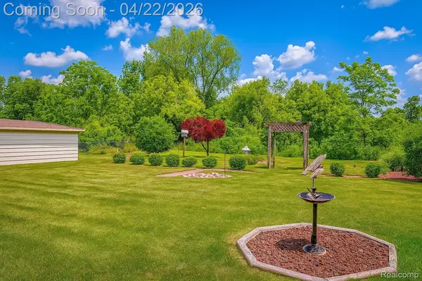 3161 Eastgate ST, Burton, MI 48519