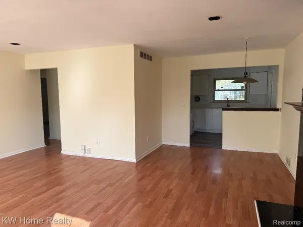 17228 Sunnybrook DR, Southfield, MI 48076