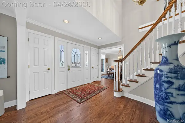 21874 Picadilly CIR, Novi, MI 48375