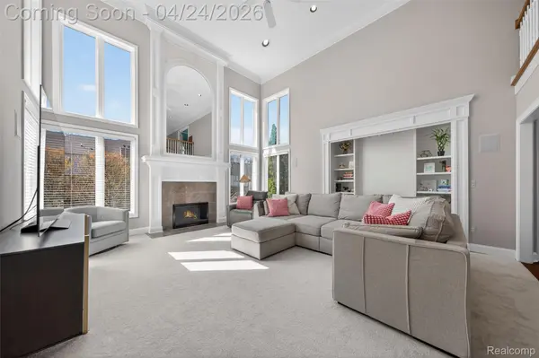 21874 Picadilly CIR, Novi, MI 48375