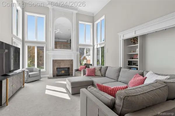 21874 Picadilly CIR, Novi, MI 48375